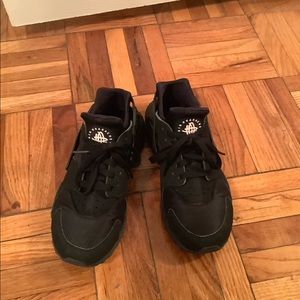 Nike black air huarache